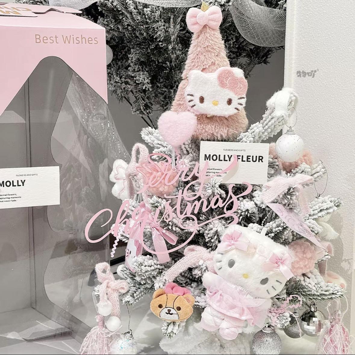 幸福的小女孩已经提前收到圣诞树啦🎄。