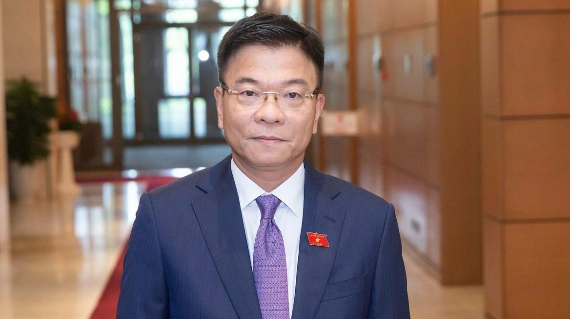 越南新任总理黎明兴近日与中方通电话，两国外交部分别发布通话通稿，双方重点围绕跨境