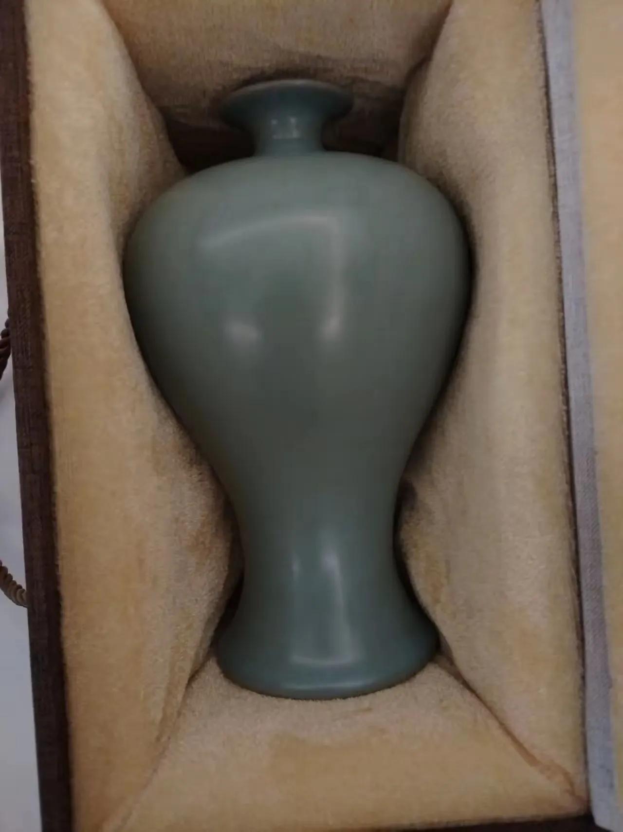 这是汝窑吗？我一个朋友早年欠了我十万元，那还是十年前。
他一直找各种理由不还，今