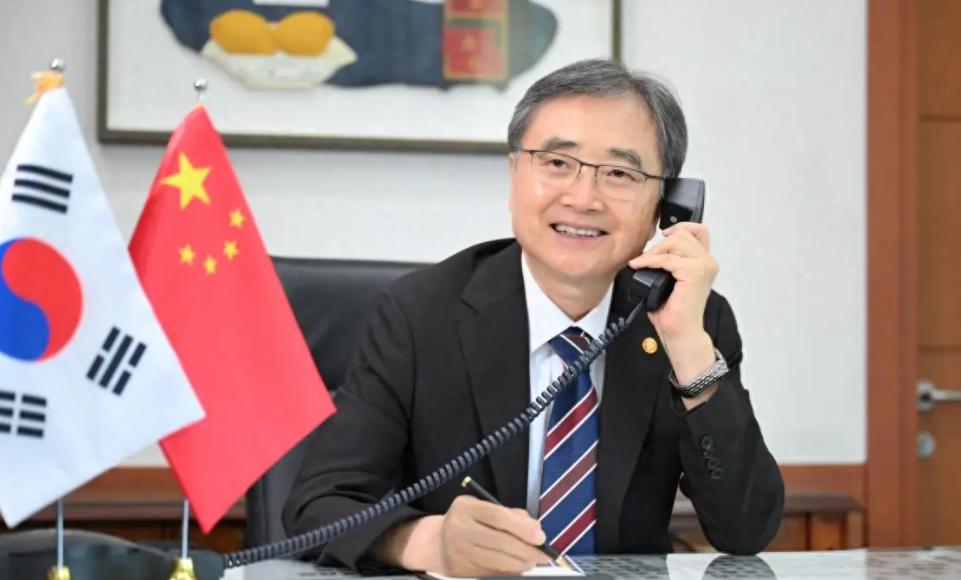 8月5日，韩国总统府亲自出面，澄清了韩国外长赵显在接受《华盛顿邮报》采访时，强调