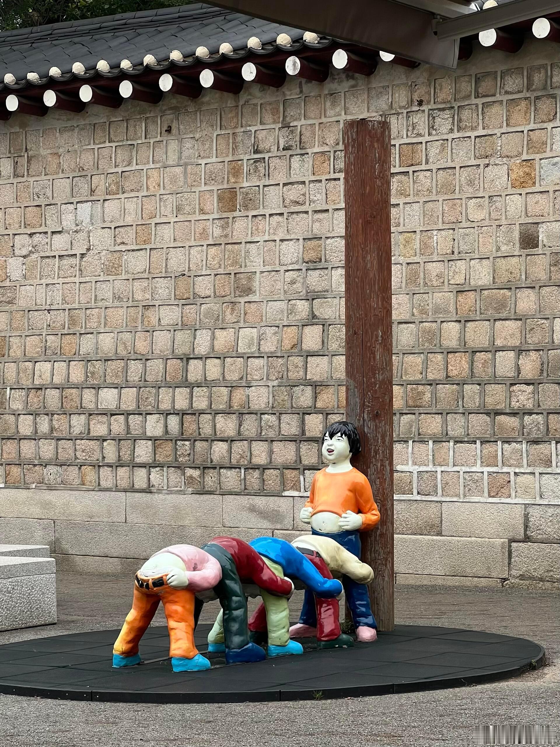 景福宫外面的雕塑，看着怪怪的，是有什么特殊意义？ ​​​
