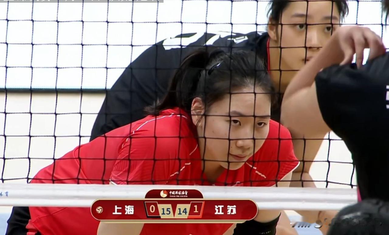 唯二主力周页彤、杨佳发挥出色，江苏女排3-0横扫上海登顶全锦赛，黄悦鑫首次在成年