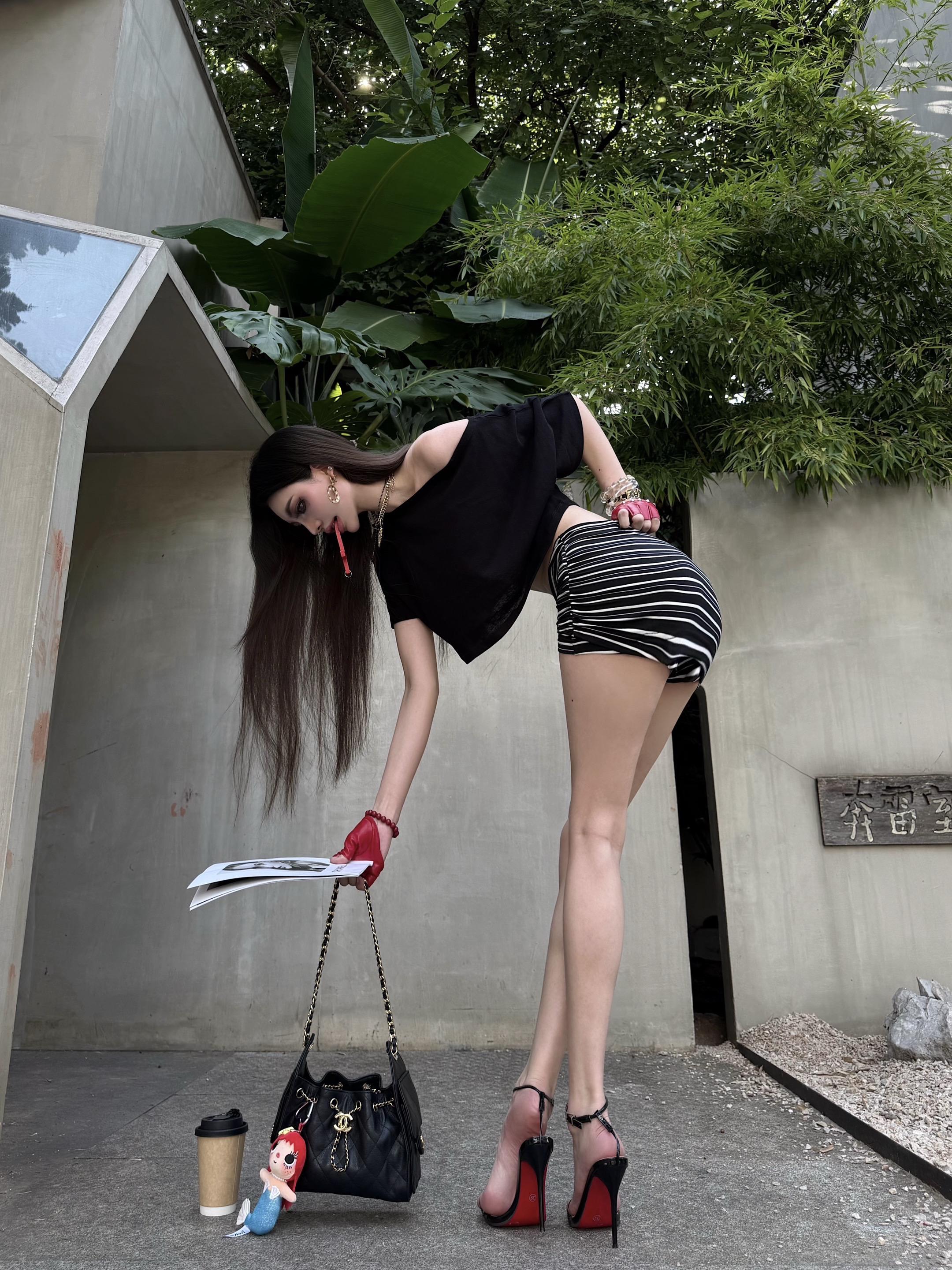 一起看杂志吗📓。
