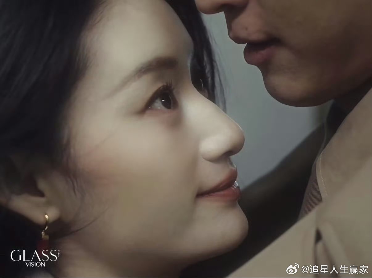 郭晓婷王天辰双人大片花絮有点甜哦，特别是这个拍照姿势看起来更甜了呢～ 