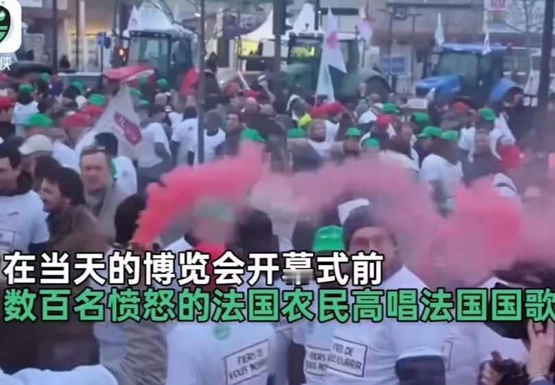 近日，在巴黎举办的法国国际农业博览会上，大批法国农民因对政府农业政策不满，前往现