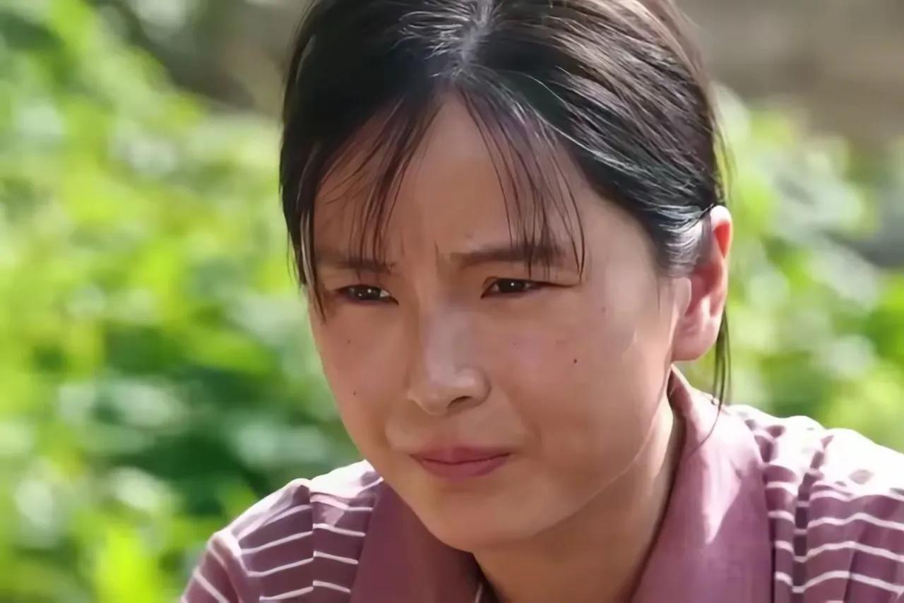追剧《利剑·玫瑰》剧中一个让人感到欣慰的人物出现了，她就是杨彩云！她曾经被拐卖过