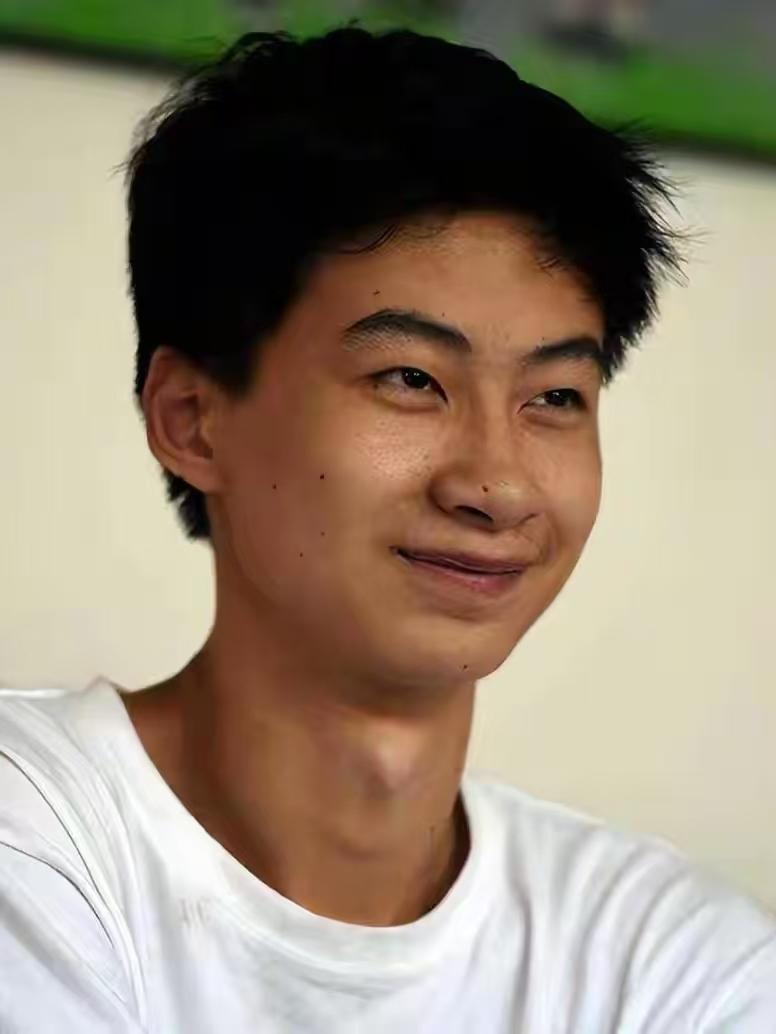 河北沧州庞庄村，庞众望，父亲有精神疾病，母亲全身瘫痪，6岁那年被查出先天性心脏病