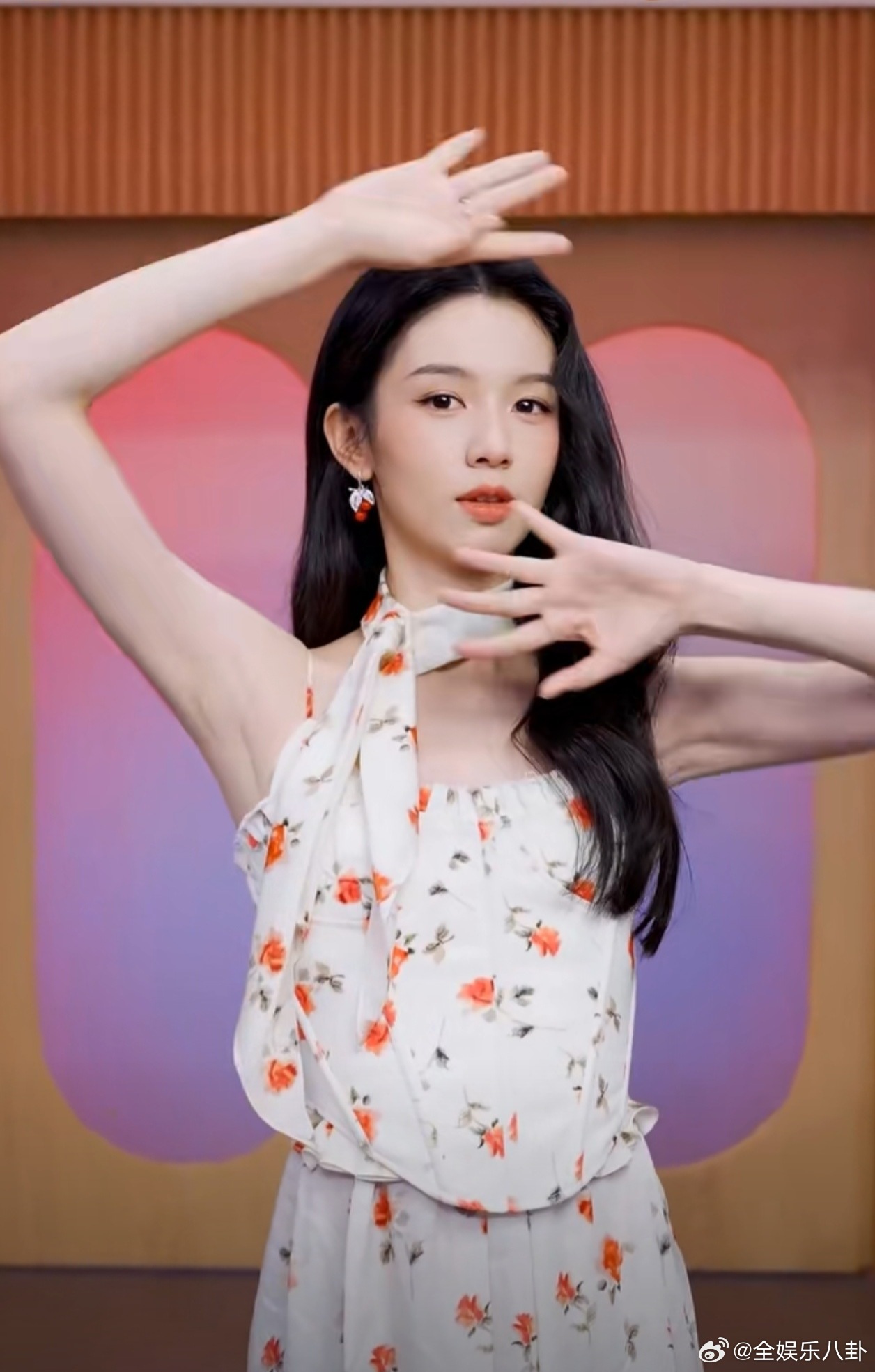 隔着屏幕都感觉到了“杀气”！周也和翟潇闻这对抗精神，建议直接送去参加运动会。周也