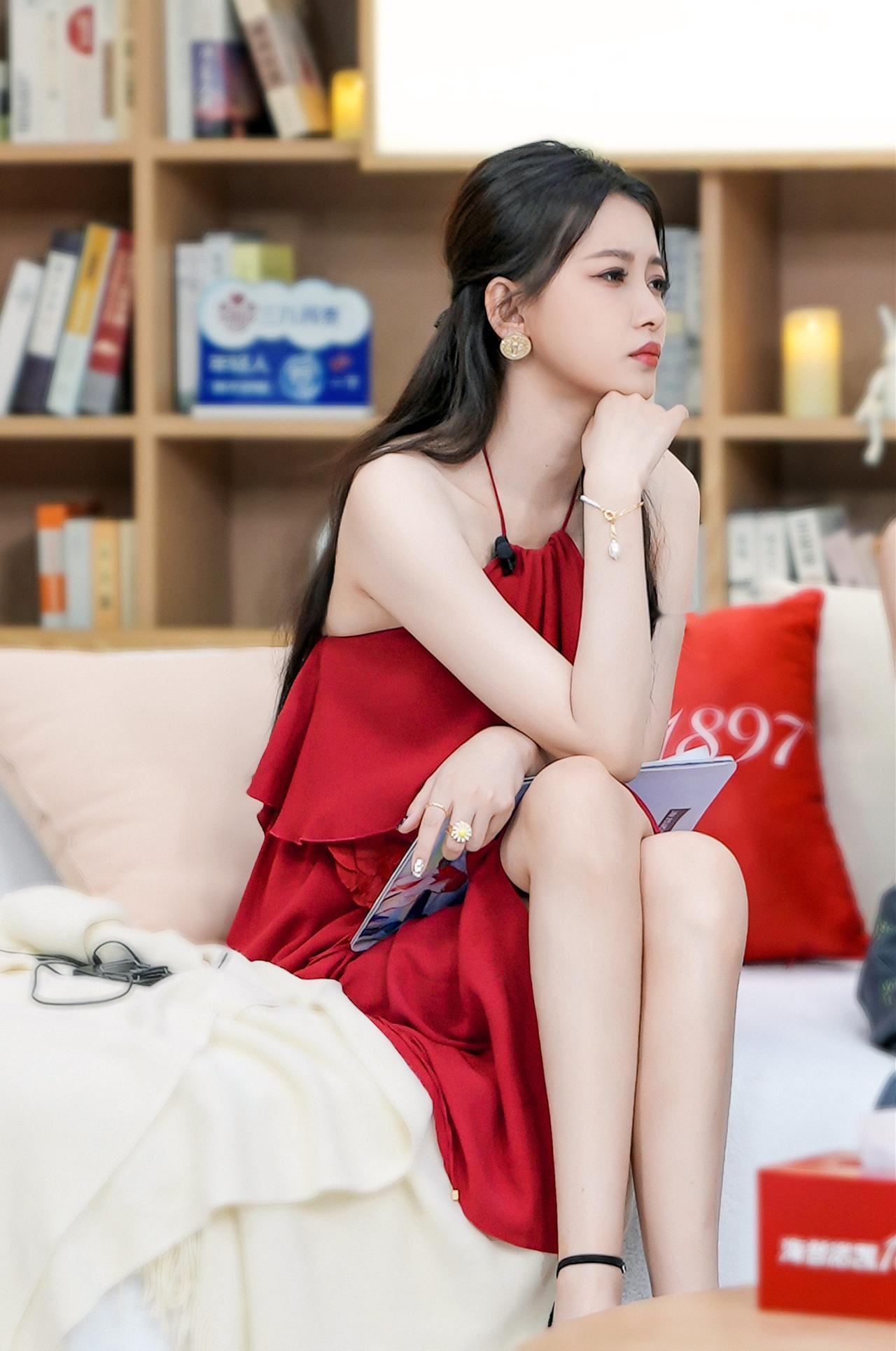 孙怡离婚后状态越来越好了，红色