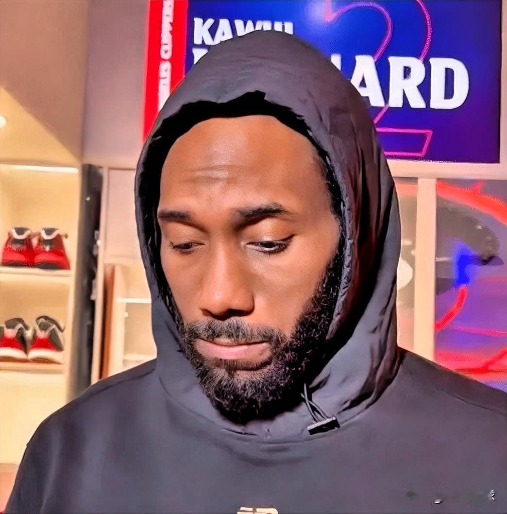 小卡眼里没有光了！

近日，小卡引用了前NFL教练莫拉的经典发言："我们现在该操