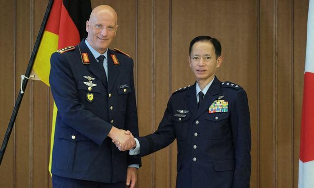 【警惕日本这波两面玩法！光明正大地推进再军事化】

日本前脚光明正大地把4名现役