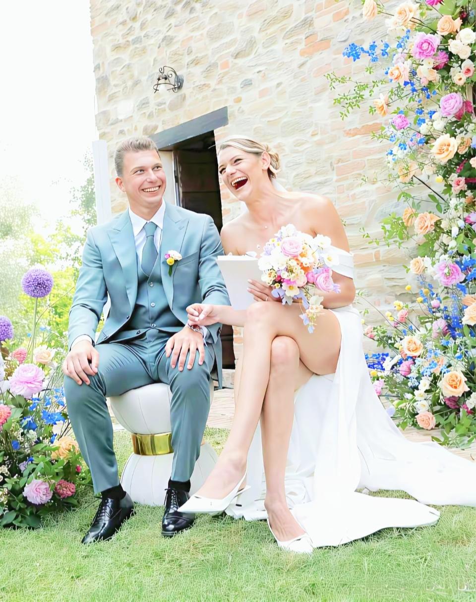 比利时女排国手赫博茨大婚照片。