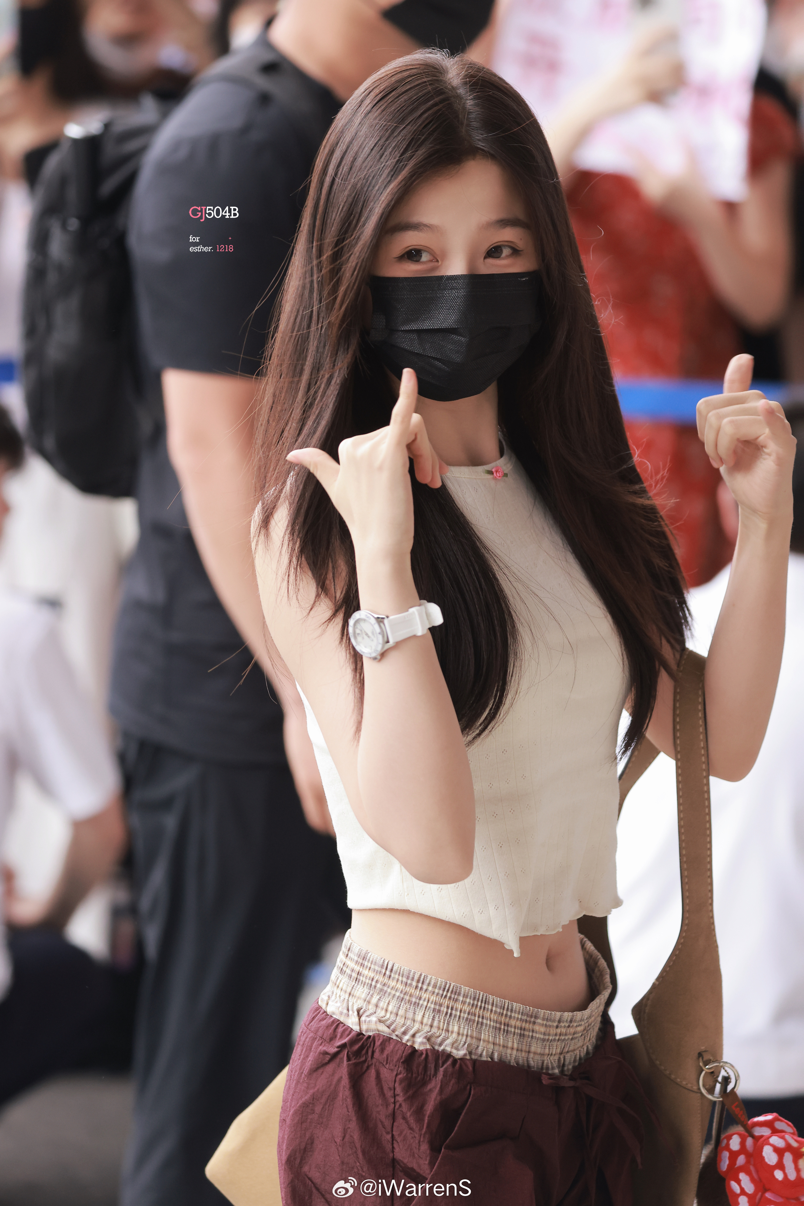 虞书欣厦门出发飞三亚路透生图来了！欣欣子又甜又可爱呀！[yeah] ​​​