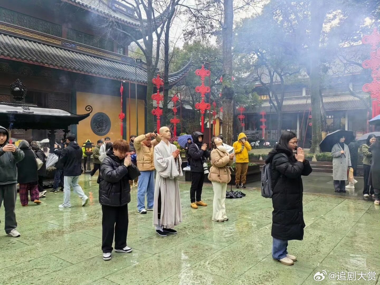 梓渝辩积路透路人视角的梓渝辩积 路人视角的梓渝辩积，哈哈哈哈以为是真和尚 ​​​