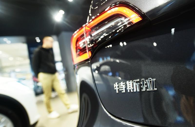 现在的年轻人过年回家可太有想法了，不少人都抛弃BBA，选择租国产电车回家。以前返