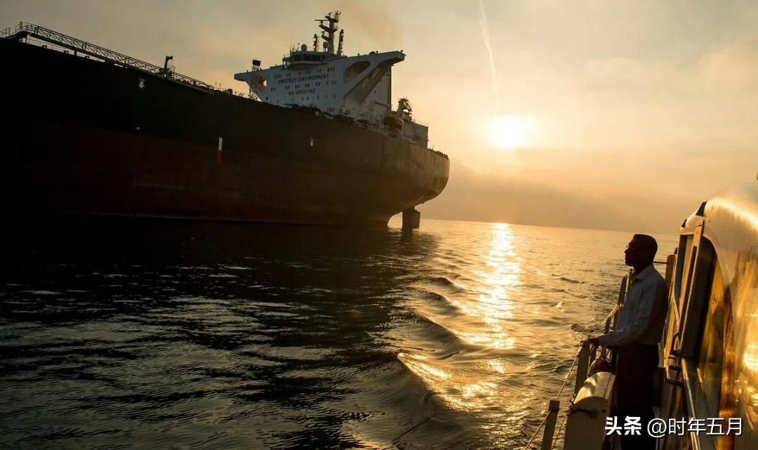 彭博社消息：特朗普政府正在研究油价可能飙升到每桶200美元会对经济造成什么影响。