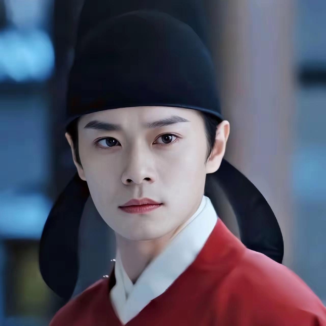 曹骏他犯了一个演戏里不好改正的错误，那就是演技太出彩，压过了主角。曹骏的演技实在