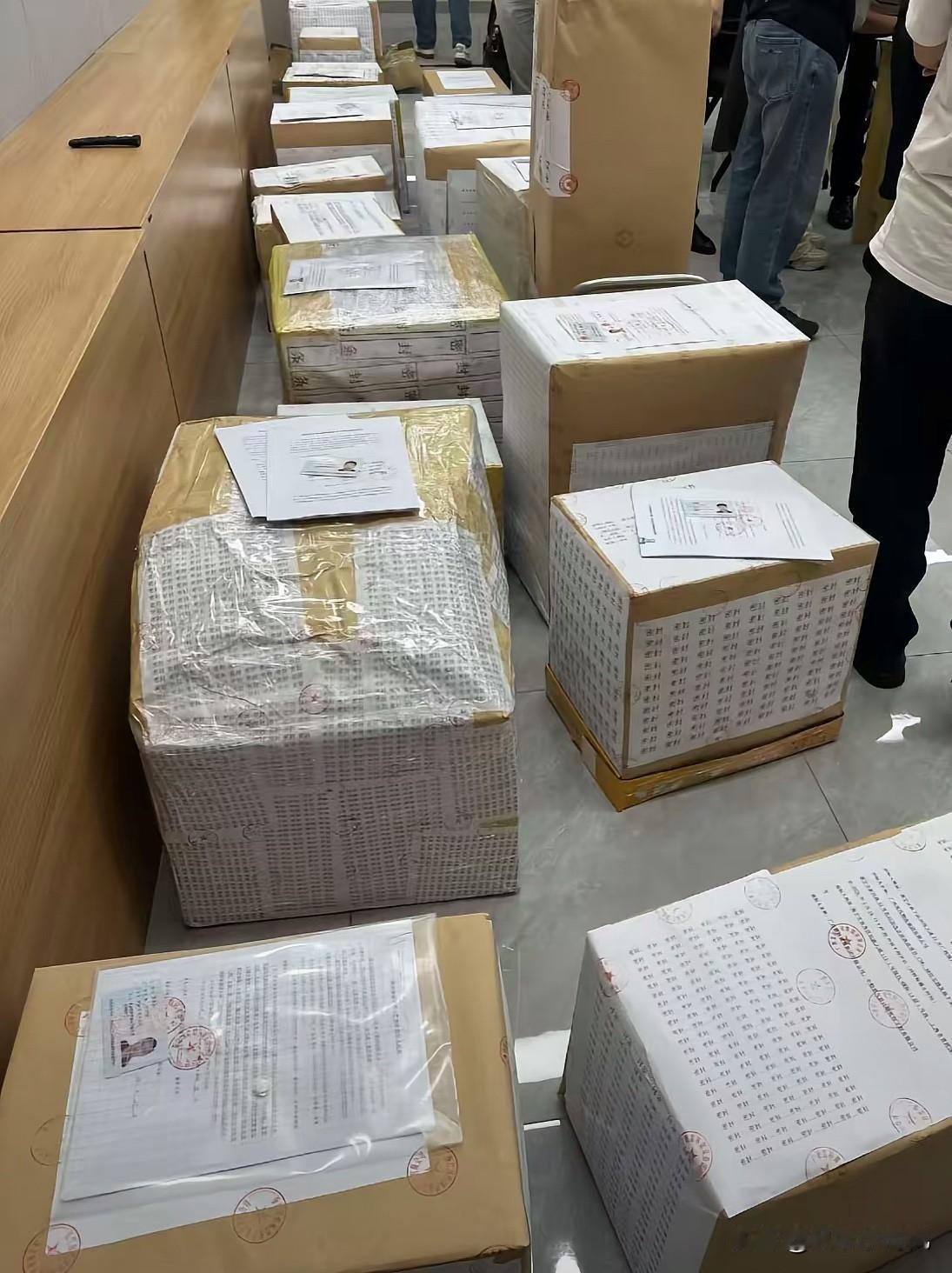 投标这个行业没进步，反倒是在倒退。一份文件百斤重，两个同事抬不动，这就是现在某些