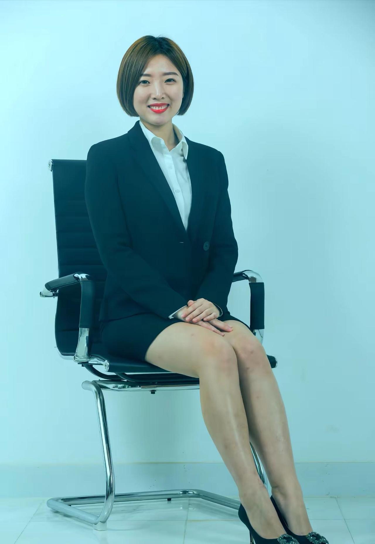 太阳温暖早起的人，月亮陪伴熬夜的人，你值得被温柔以待。❤️❤️
经常安慰自己的一