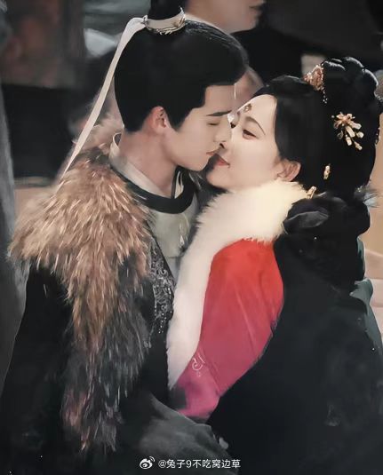 还以为是孟子义李昀锐的婚车还以为是昀牵孟绕的婚车 刷到网友偶遇婚车，地点在跑男入