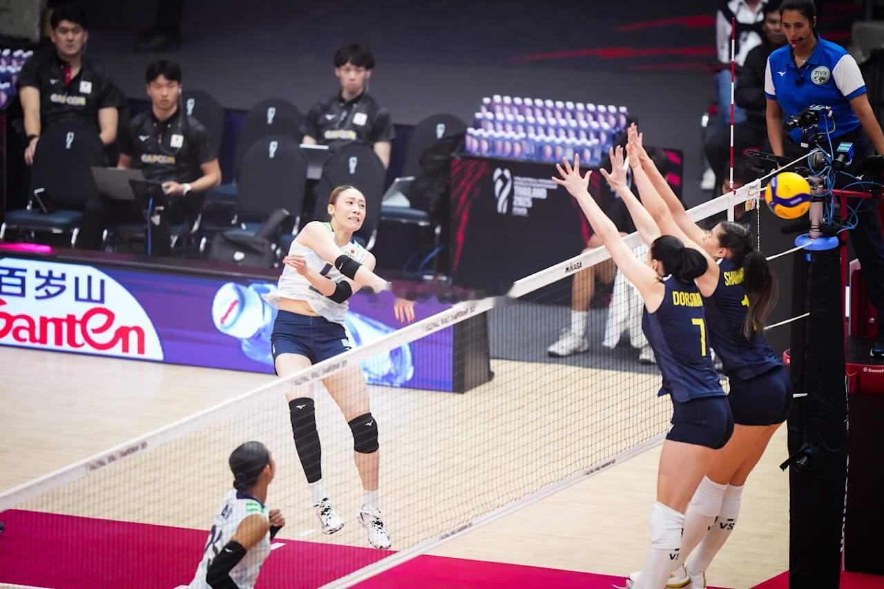2025年女排世锦赛H组第二轮日本女排vs乌克兰女排第四局：26-24大比分：2