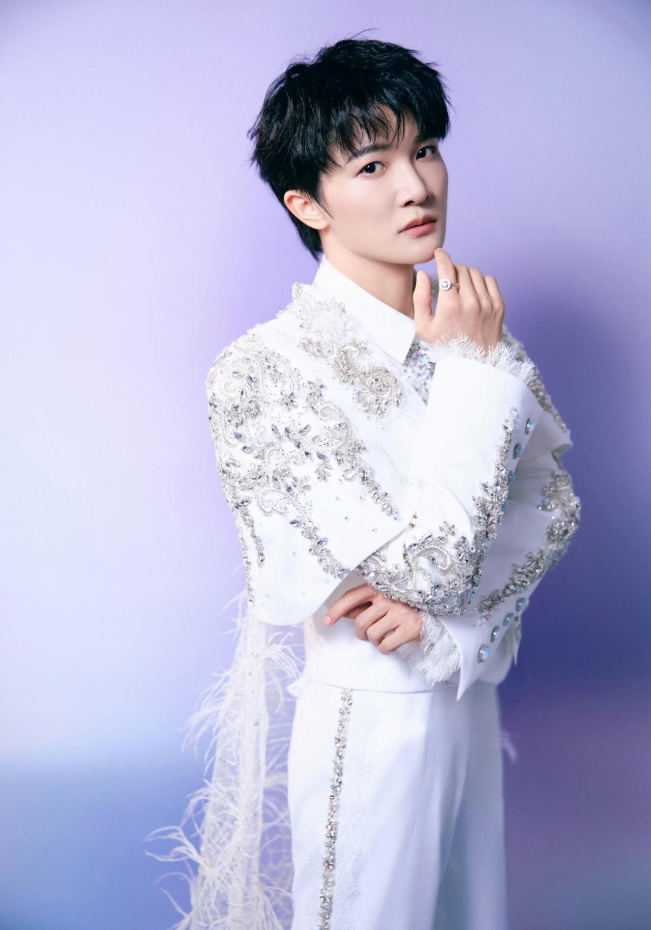 2026湖南卫视春晚简直太炸啦！晚会收视热度一马当先，开场秀《马力全开迎新年》瞬