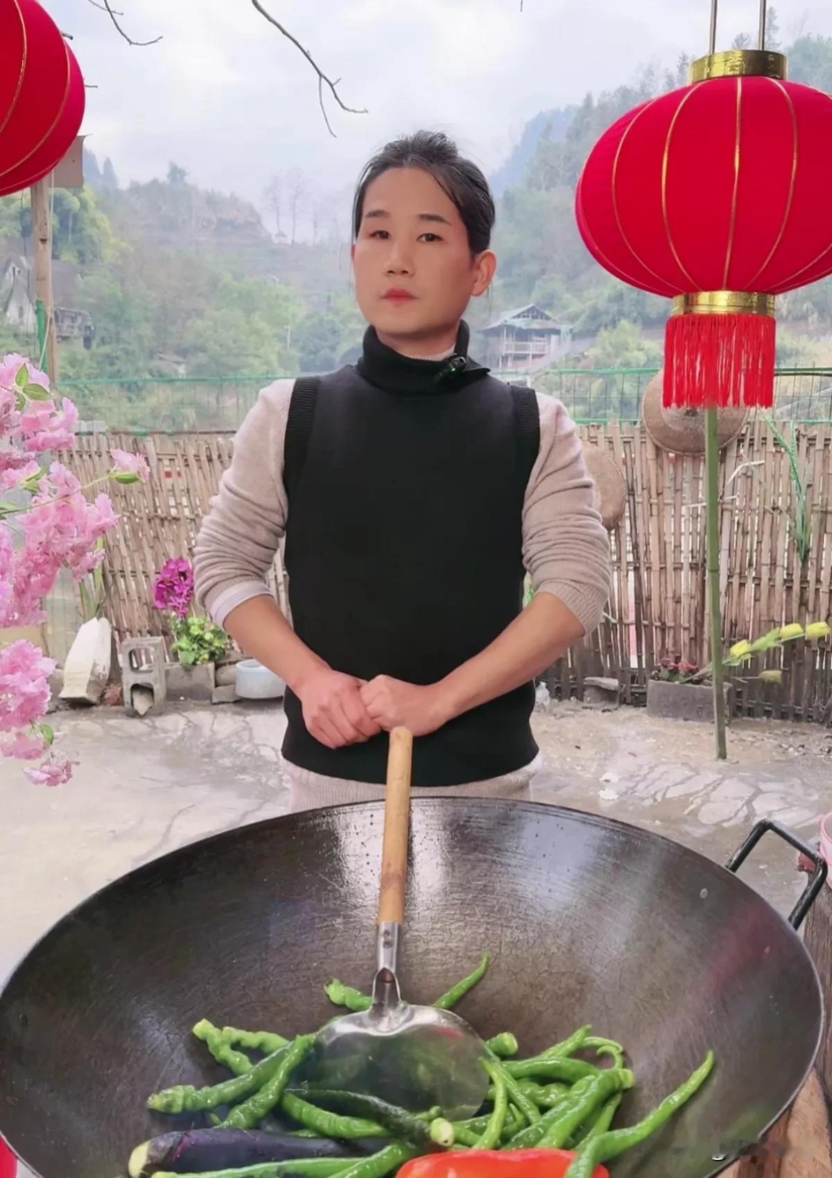 我是怎么了，审美出了问题吗？竟然觉得这个妹子，眉清目秀，挺漂亮的呢！[捂脸][捂