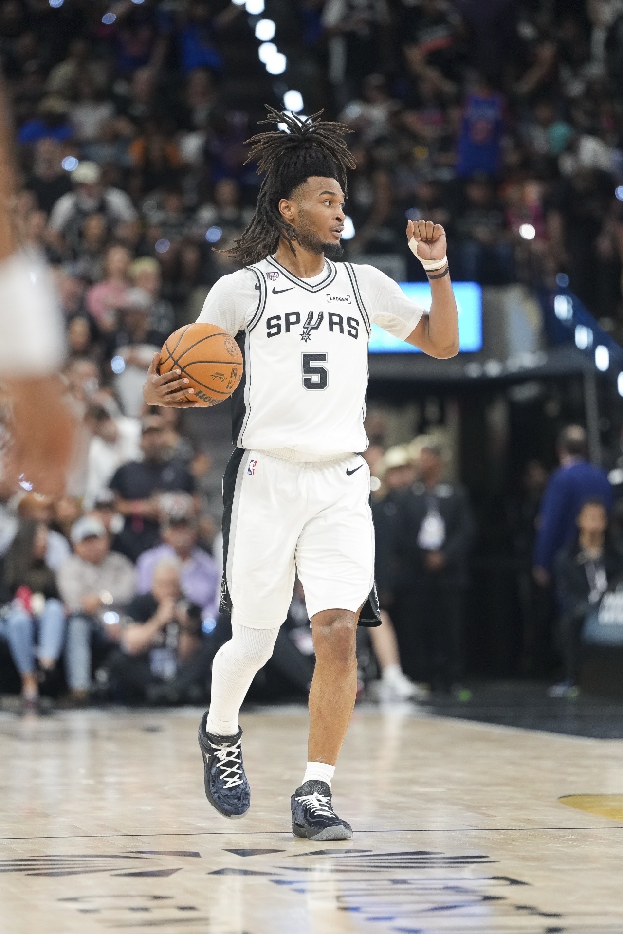 🔥卡斯尔22岁前季后赛10场15+5+5史上仅次于魔术师 詹姆斯9场第三NBA