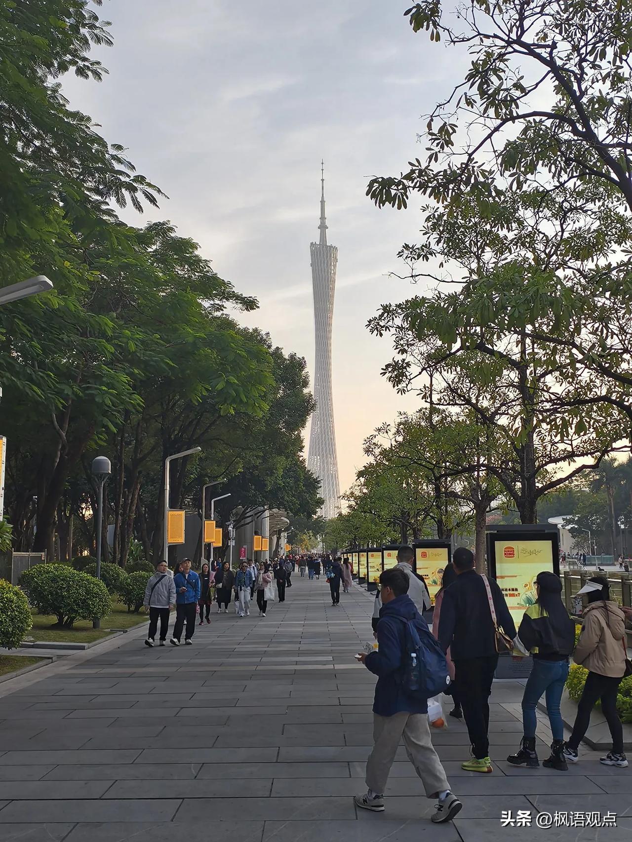 昨天和三五好友聊天话题是：
普通人什么时候功成名就最好！
最后一致认为：40岁左