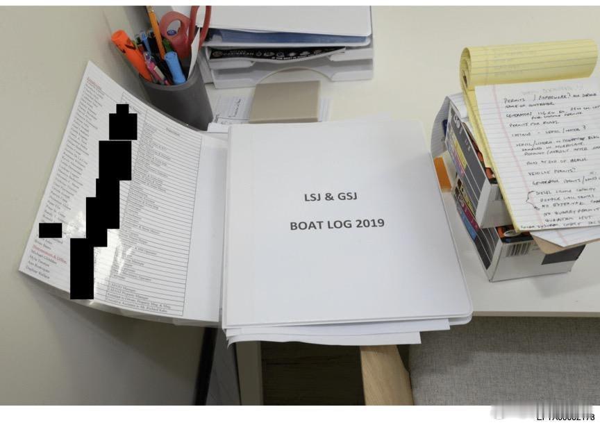 美司法部开始公布爱泼斯坦案文件杰弗里·爱泼斯坦为他的游艇保留了一份访客登记簿，记