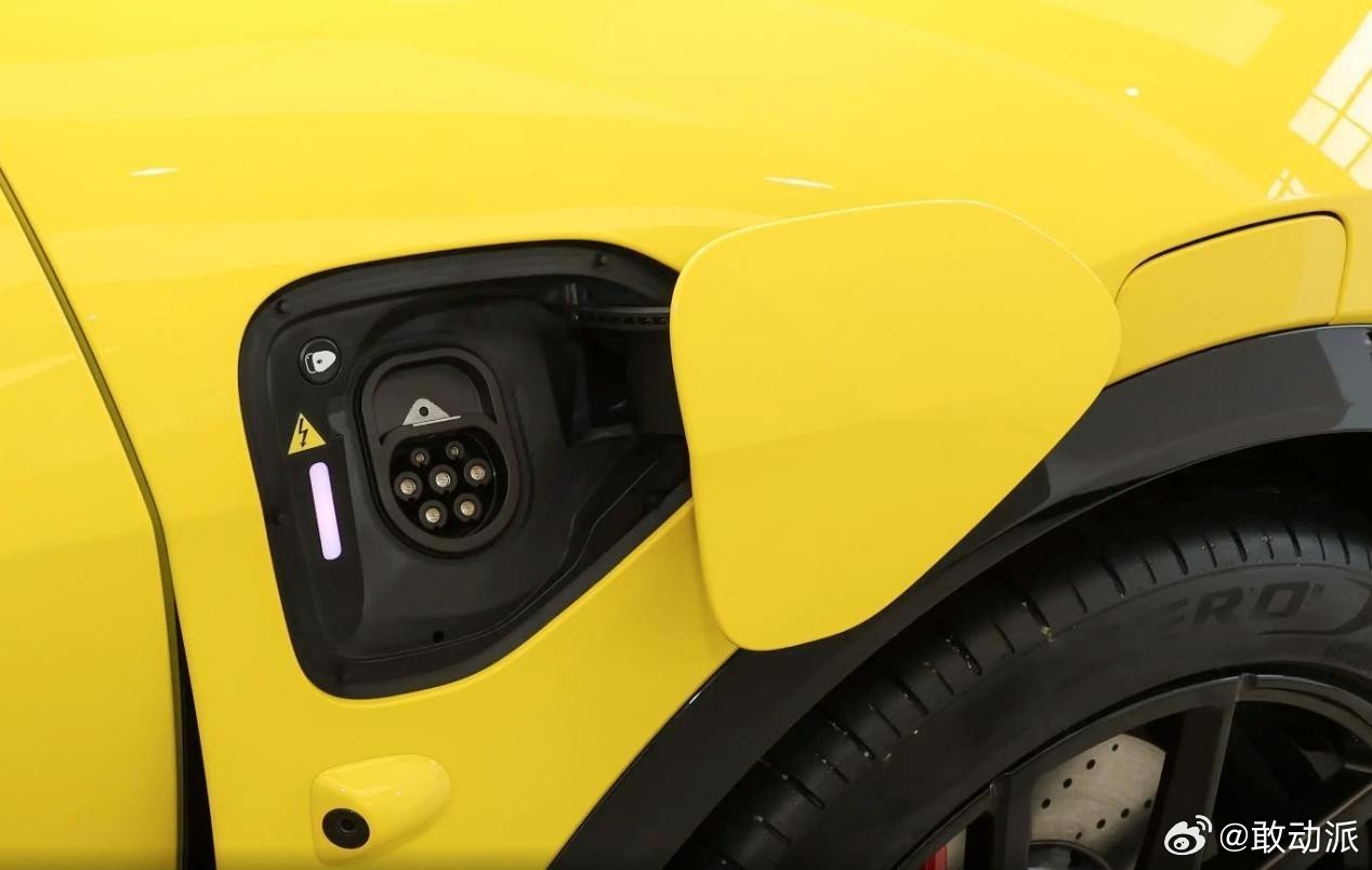 凯迪拉克 纯电全尺寸SUV VISTIQ 正式定名凯威德并开启全国盲订，该车由上