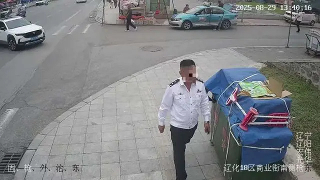 【#怀揣警察梦男子穿假警服进派出所指导工作#  警方：拘】近日，辽宁省辽阳市工农