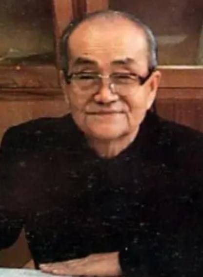 1981年，有人想趁机否定毛主席，胡乔木提出不再称“毛主席”，改叫“毛泽东”，但