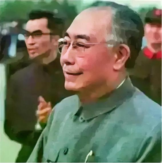 [微风]1992年，吴德因病重住进了医院，在办理住院手续时，医生明确告知他的女儿