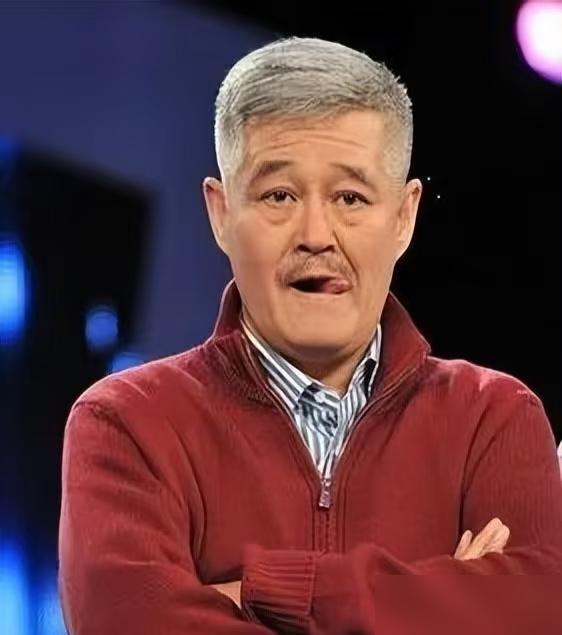 今年春晚刚过，网上又炸锅了：“缺了赵本山，过年总差点味儿！”
2009年《不差