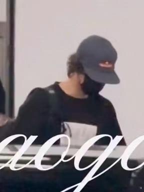 王一博今日上班路透王一博上海上班路透王一博今日上班路透，不错，[给你小心心][给