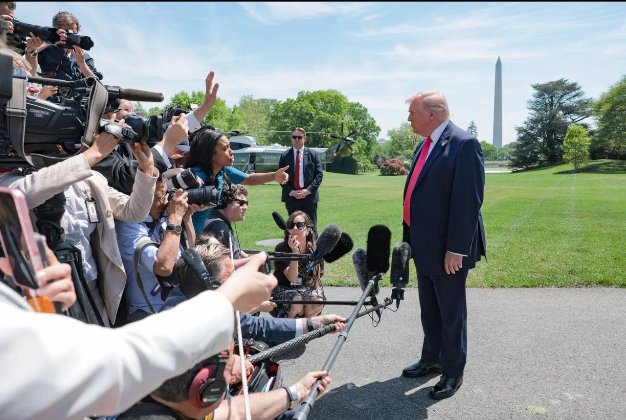 特朗普下令查核科学家离奇死亡？
别再扯什么外星人
这是美国军工复合体在“排雷”