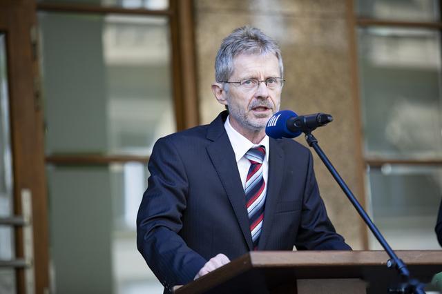 捷克议长想5月窜台，总理却踩“刹车”，对华问题不敢再赌在牵涉台海问题的事情上，捷