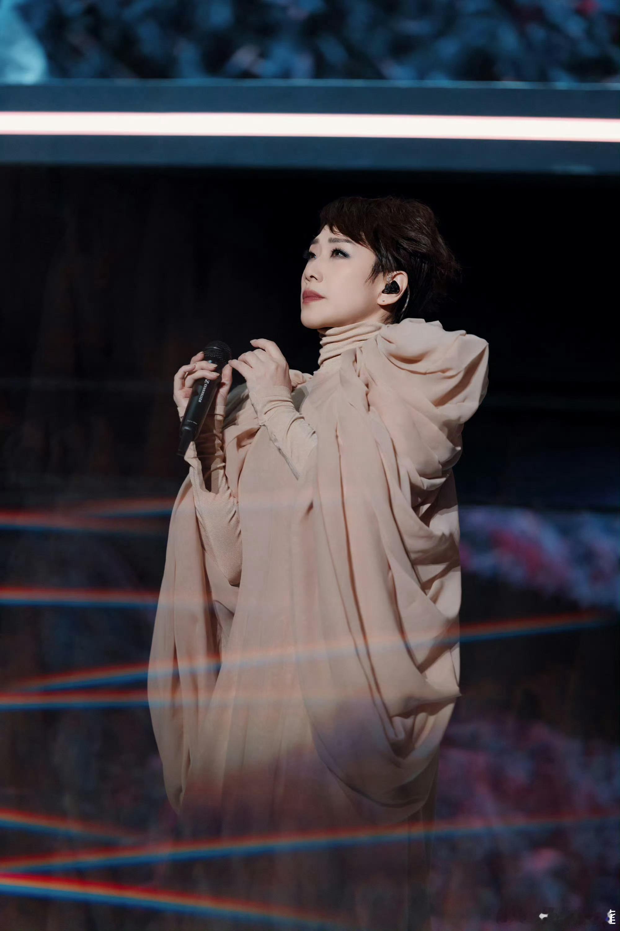 林忆莲官宣巡演林忆莲新巡演官宣属于一代人的乐坛回忆重磅回归！林忆莲回响巡演迈入终