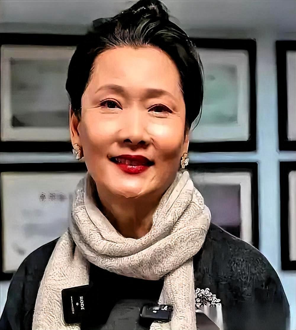 何赛飞一句话得罪全族亲戚，但更扎心的是你根本不敢说

都在猜何赛飞到底说了什么，