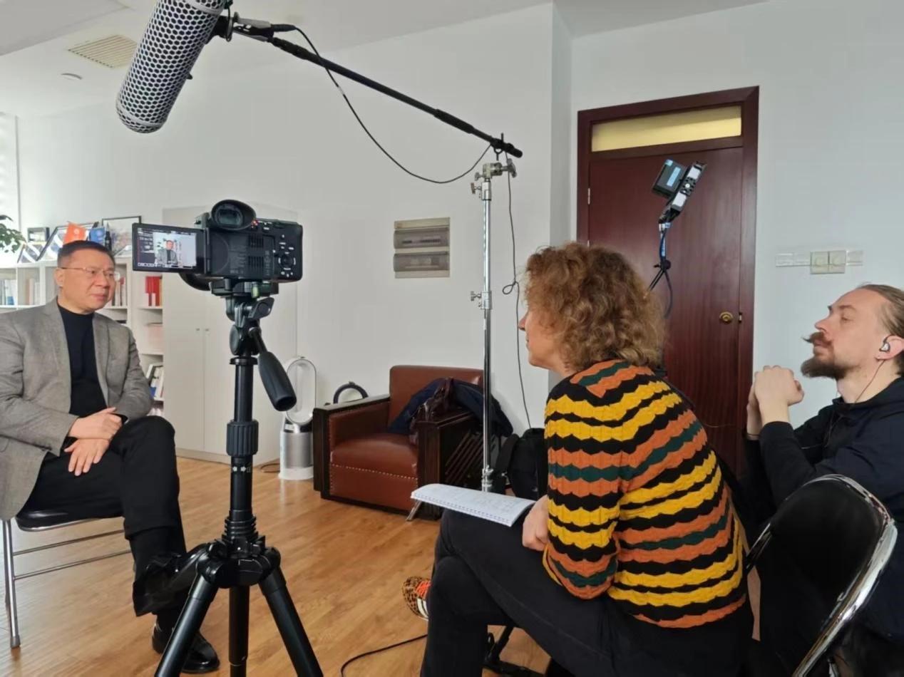 张维为教授的研究院又有贵客来访了。近日，复旦研究院来了一位贵客，来的不是别人，来