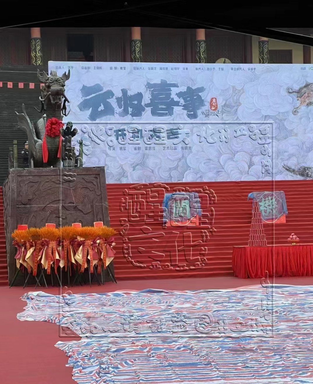 张云龙参加新剧开机宴 今日《唐砖2云归喜事》在横店开机，张云龙被曝恋情后首次露面