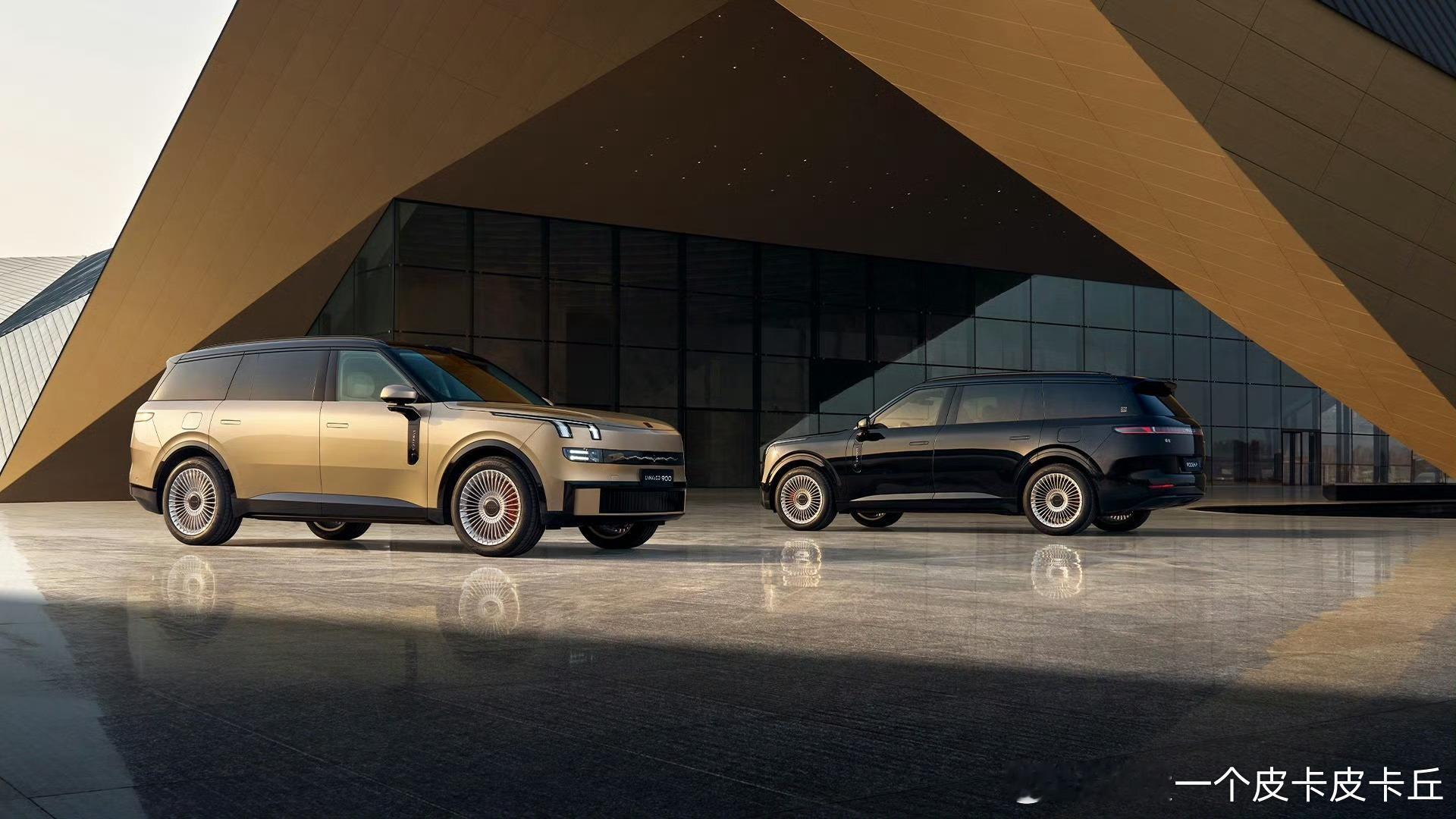 领克900大五座是典型的“空间平权”产物。基于SPA Evo架构，它在5.2米车