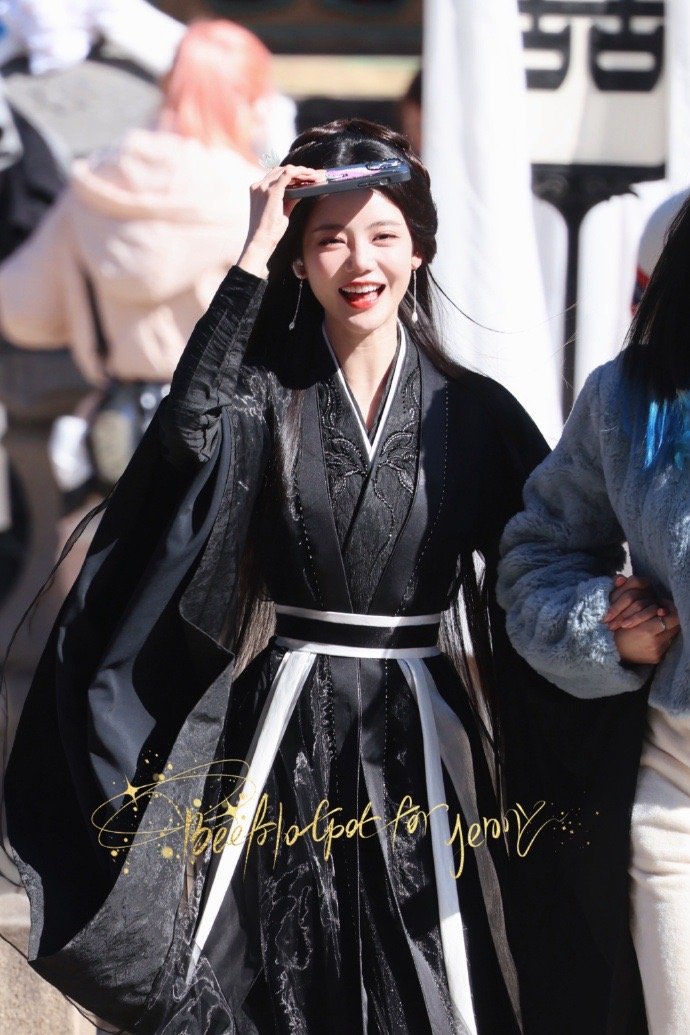 孙珍妮 这么爽的剧情借我演演 《千朵桃花一世开》华丽定档，孙珍妮直球追爱燃爆荧屏