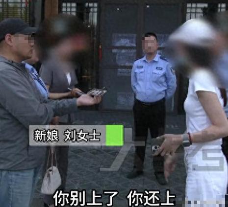 新娘换装46分钟后续！现场宾客在评论区发声：等半小时没见敬酒，以为新人走了。
