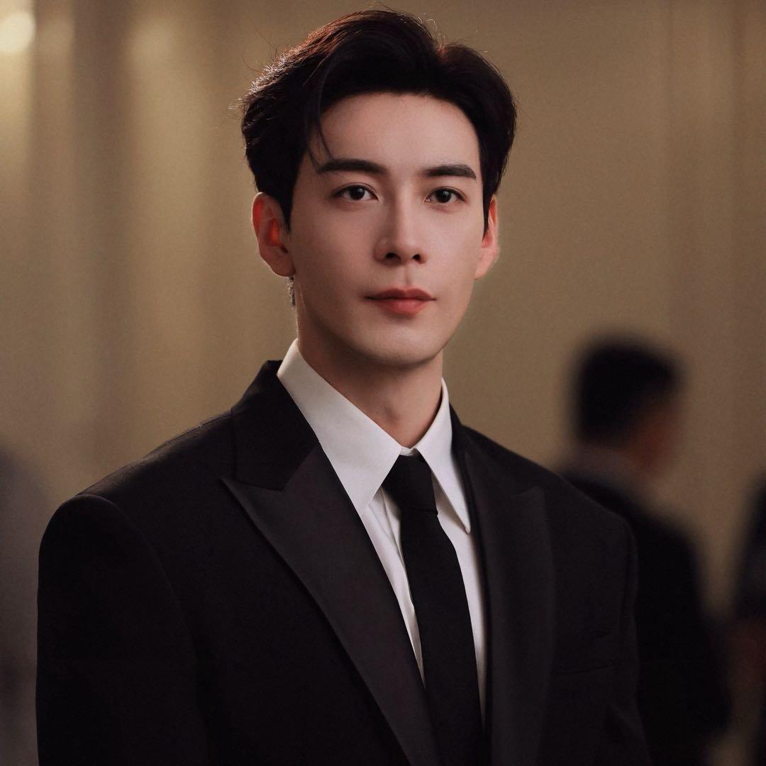 陈星旭曝骑马一天3000 剧本杀名场面被迫改戏 穷到观众笑喷
 
谁能想到拍戏还