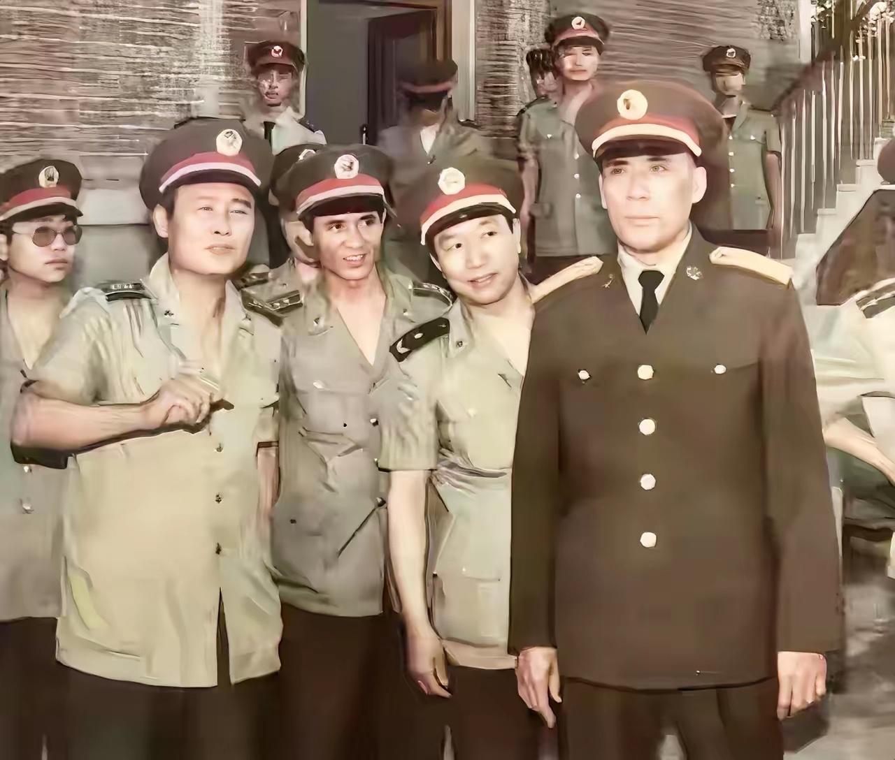 他62岁被任命为北京军区司令员，主动向军委提出让贤，却没被批准。你知道这个司令员