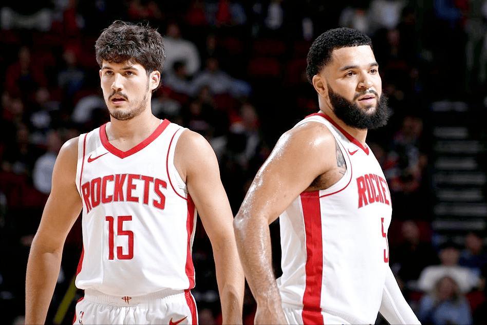 太阳管理层真恶心

管理层绝对是NBA最恶心的管理层 老杜在太阳时期既要兼顾进攻