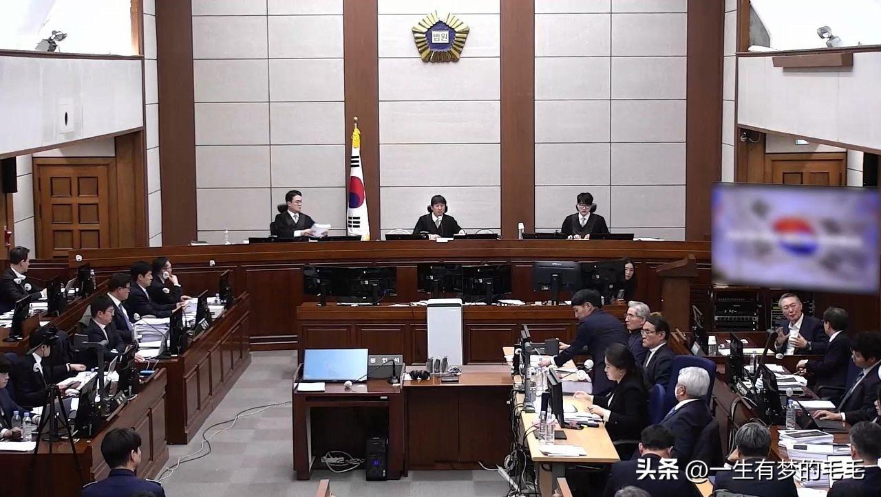 3月23日，韩国前总统尹锡悦涉嫌在总统竞选期间散布虚假事实，于首尔中央地方法院接