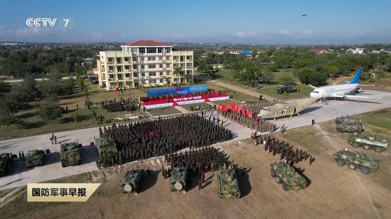 “中国和坦桑尼亚军队，和平团结-2024”联合演习举行开幕式，中方参演部队向坦桑